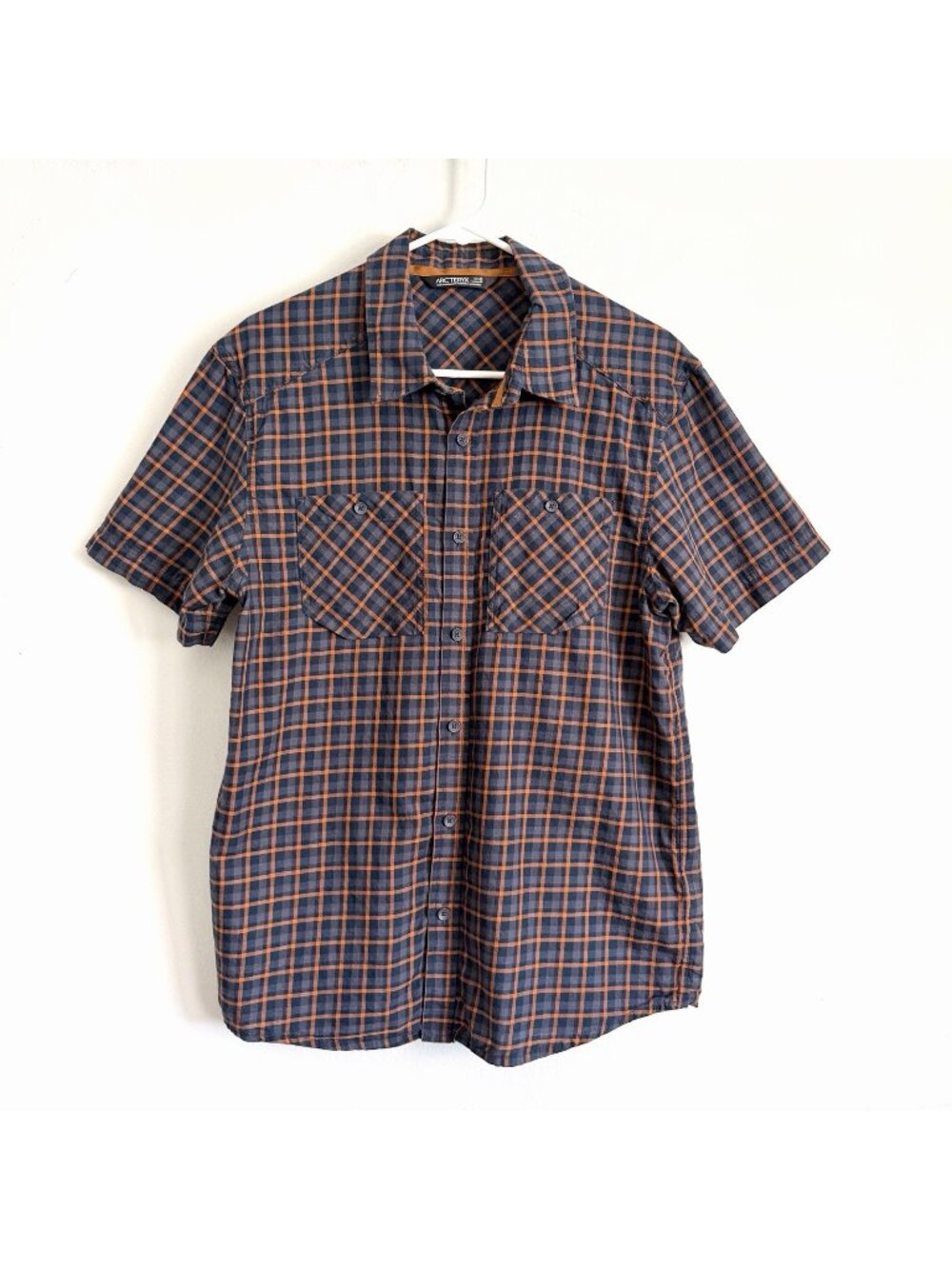 Arc’teryx Plaid Short Sleeve Button Up Shirt Blue Orange Athletic Men’s Medium
